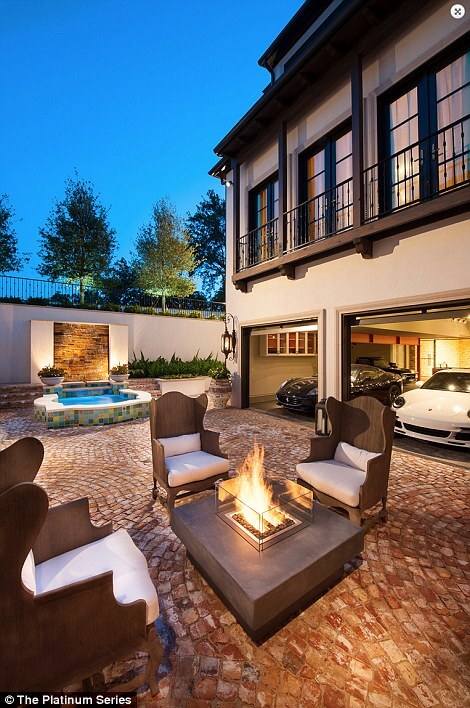 Jordan Spieth Home - Firepit