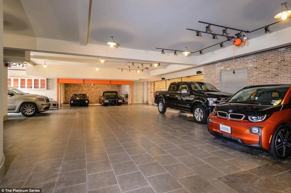 Jordan Spieth Home - Garage
